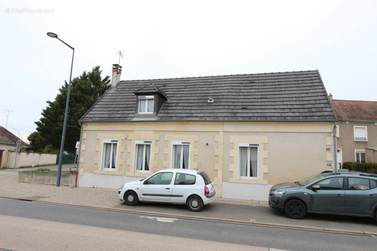 Maison à COULANGES-LES-NEVERS