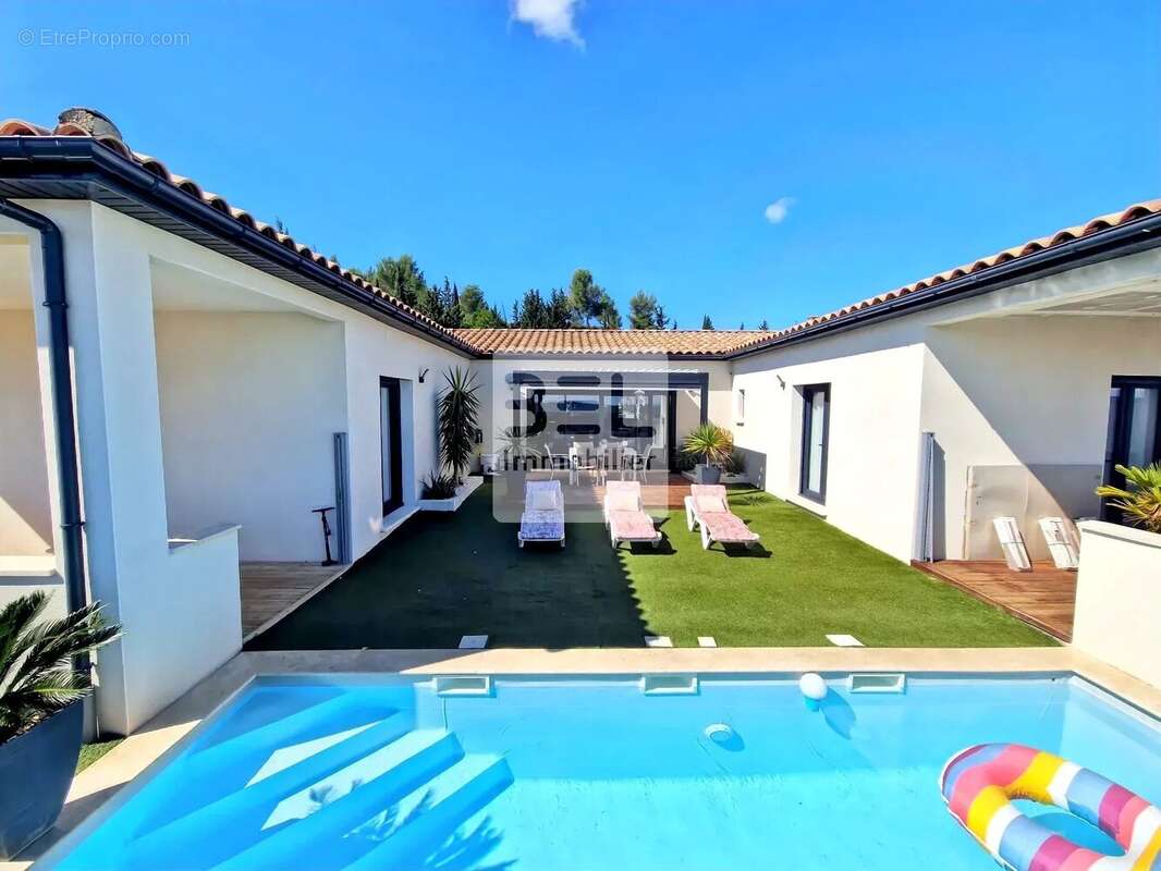 Maison à ROCHEFORT-DU-GARD