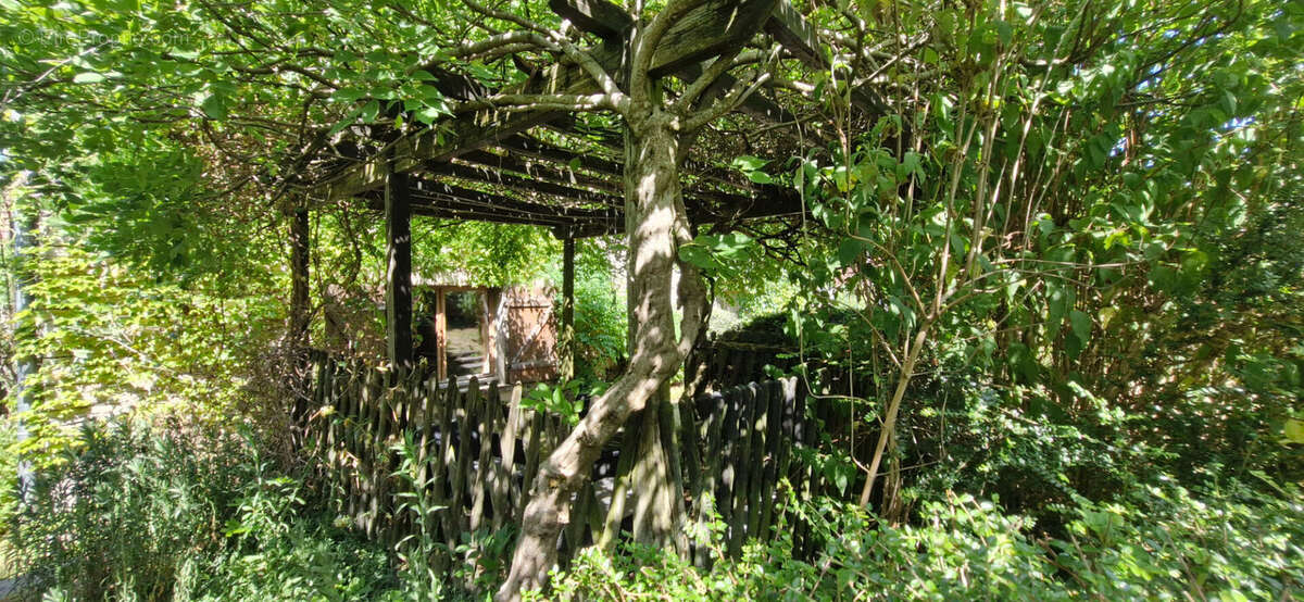 Maison en pierre de caractère à rénover . Un véritable coup de coeur pour les amoureux de l'authenticité ! - photo 8