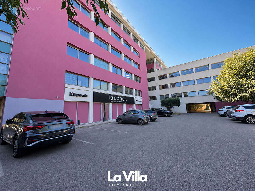Local commercial  660 m2 - photo 2