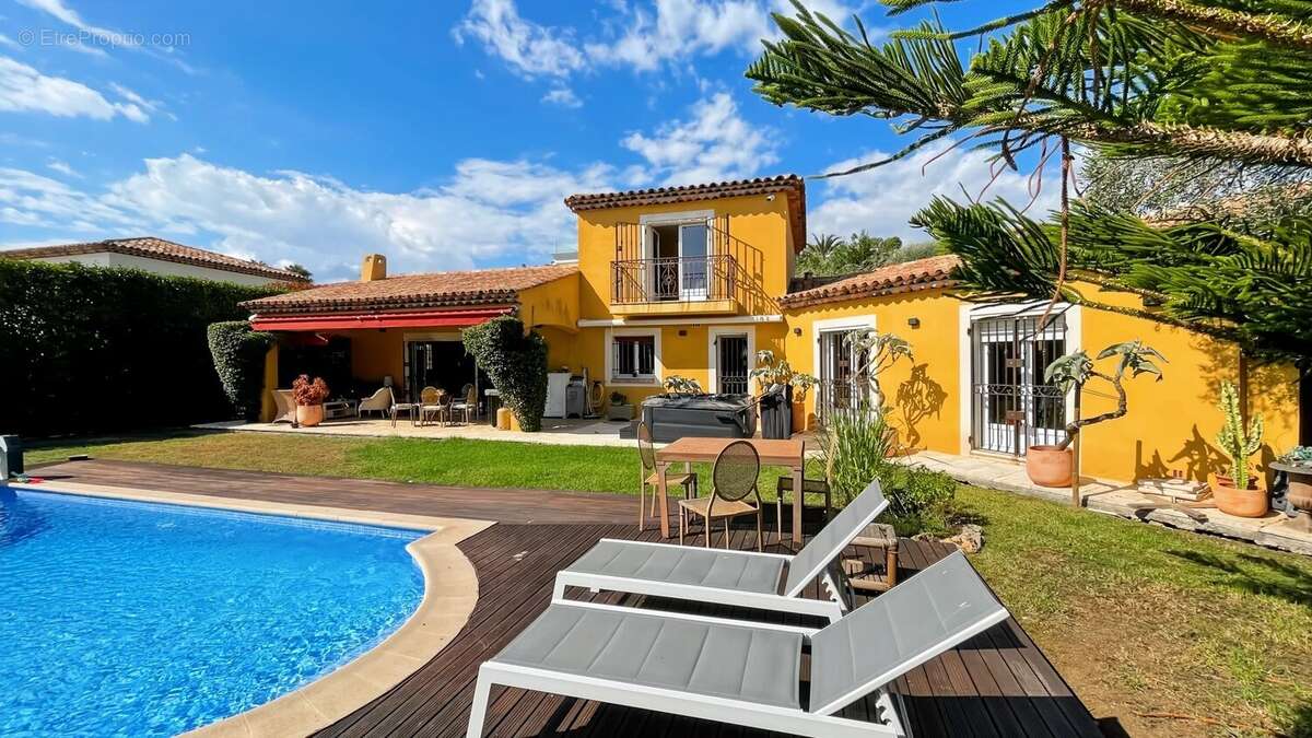 Maison à VALLAURIS