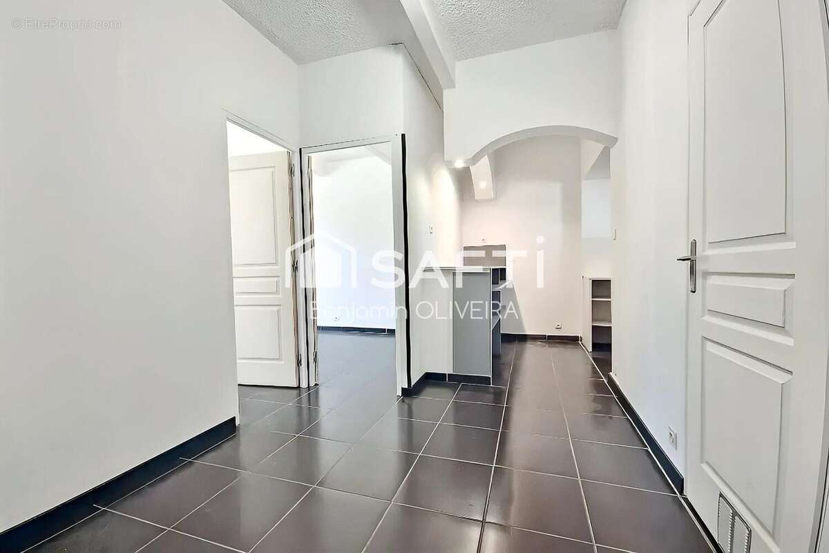 Photo 2 - Maison à GREASQUE