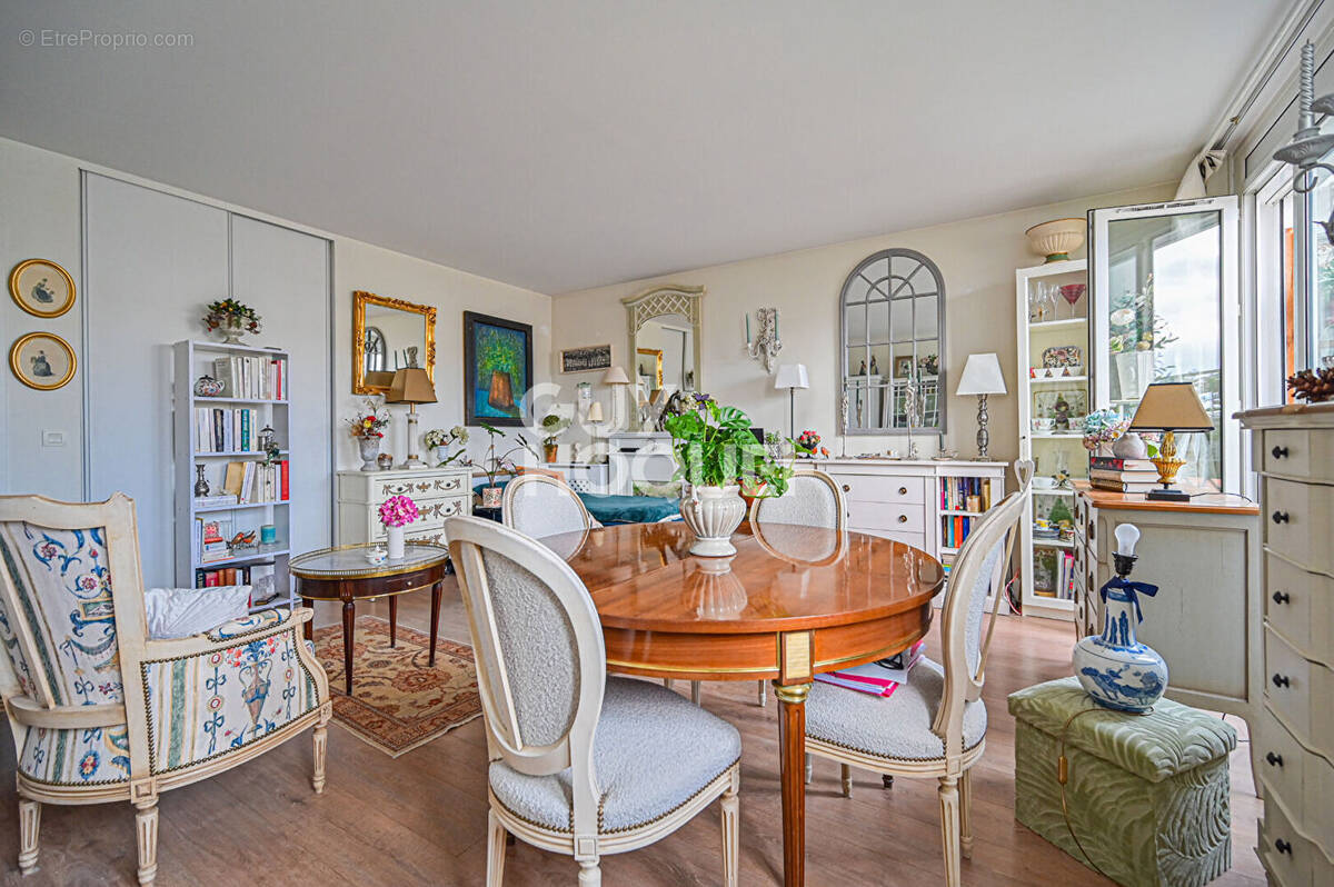 Appartement à CHARENTON-LE-PONT