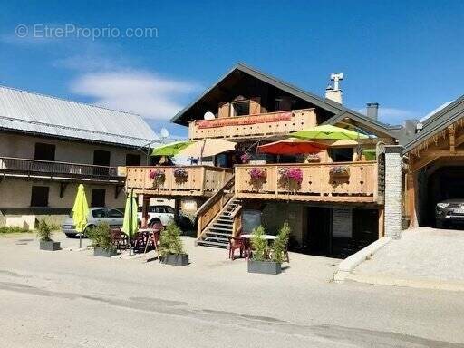 Commerce à ALBIEZ-MONTROND