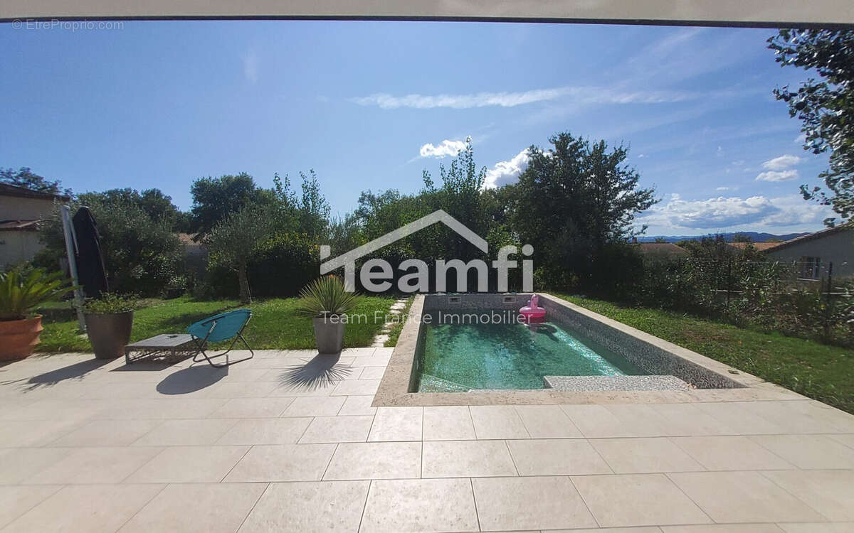 Maison à SAINT-HILAIRE-DE-BRETHMAS