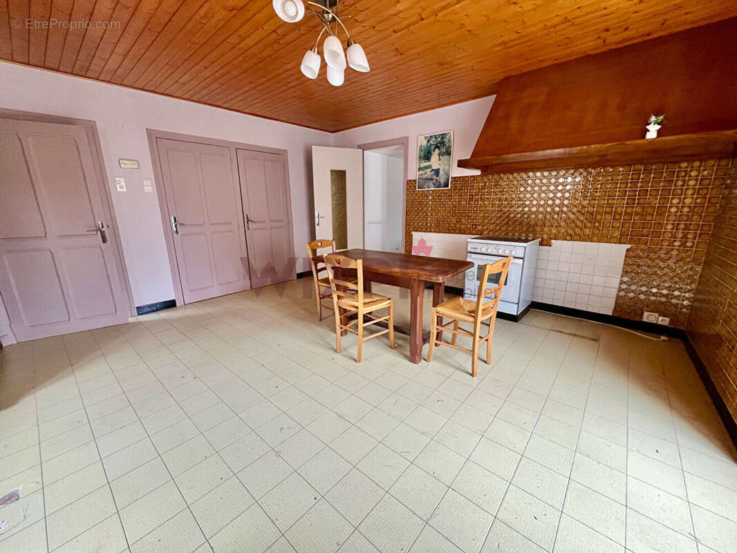 Batisse ancienne a renover - photo 2
