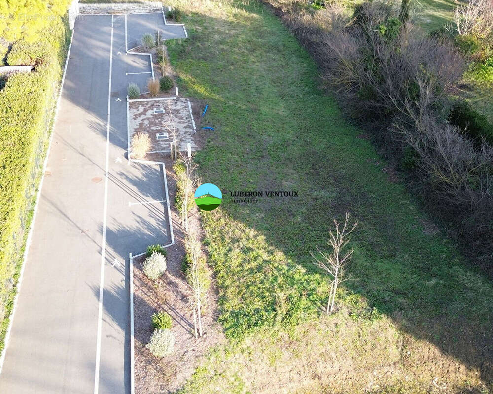 Terrain à PERNES-LES-FONTAINES