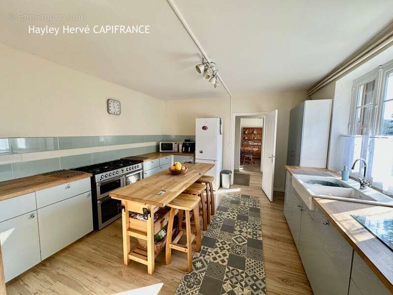 Propriété À VENDRE avec maison et gîte indépendant, dépendances et terrain de 5 000 m² – Mortain LE NEUFBOURG (50) - Mortain - photo 3