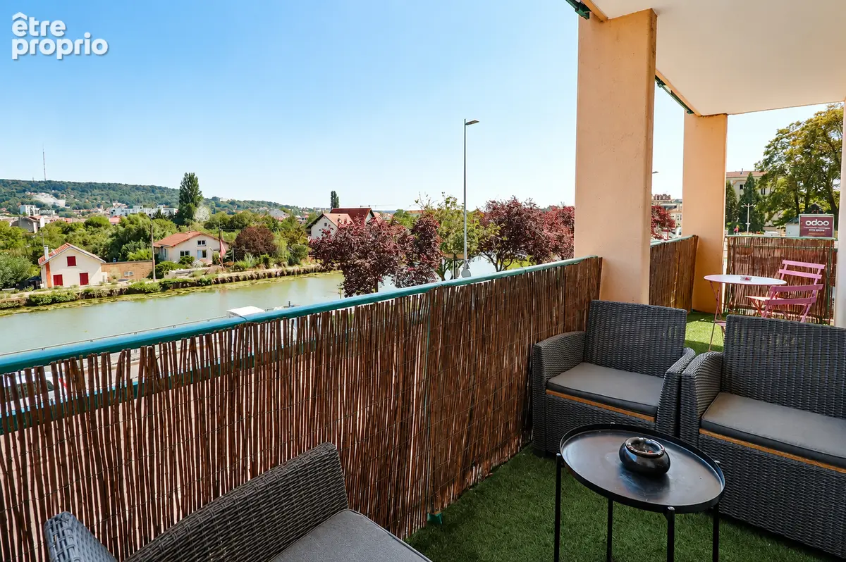 Bel appartement rénové de 82 m² avec terrasse, parking et vue dégagée - photo 5