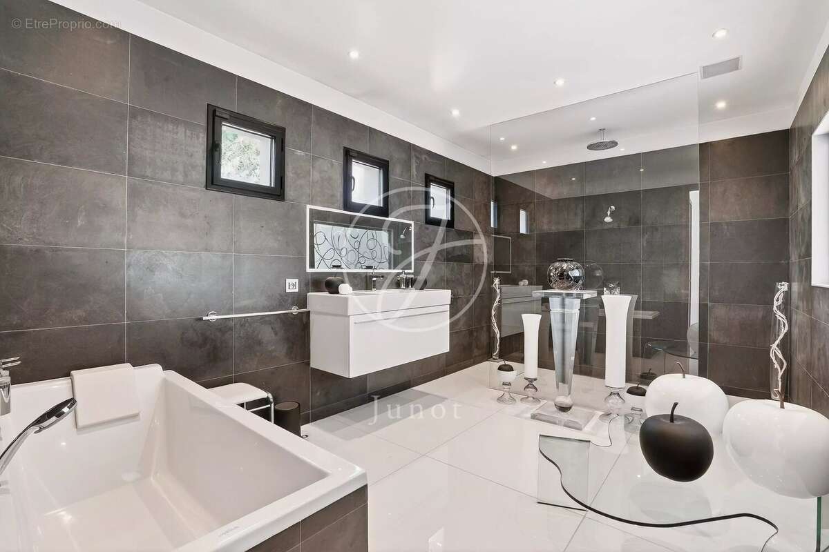 Maison à CROISSY-SUR-SEINE