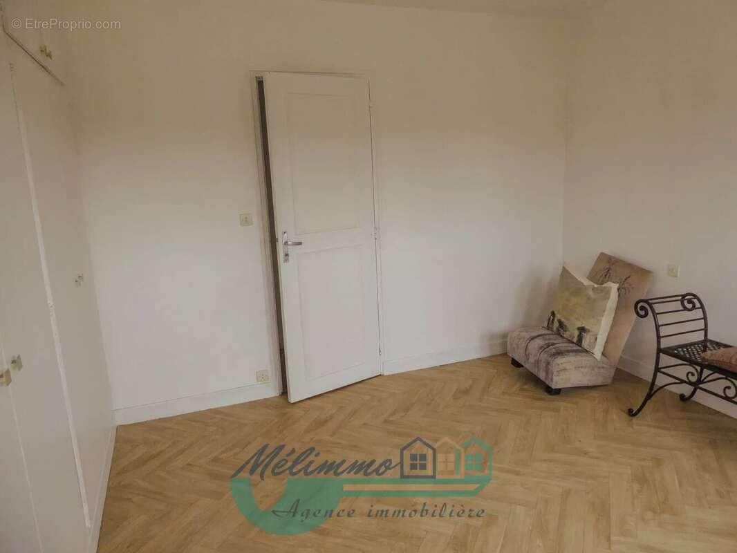 Maison 230 m² à Saint-Sauveur-En-Puisaye  - photo 3