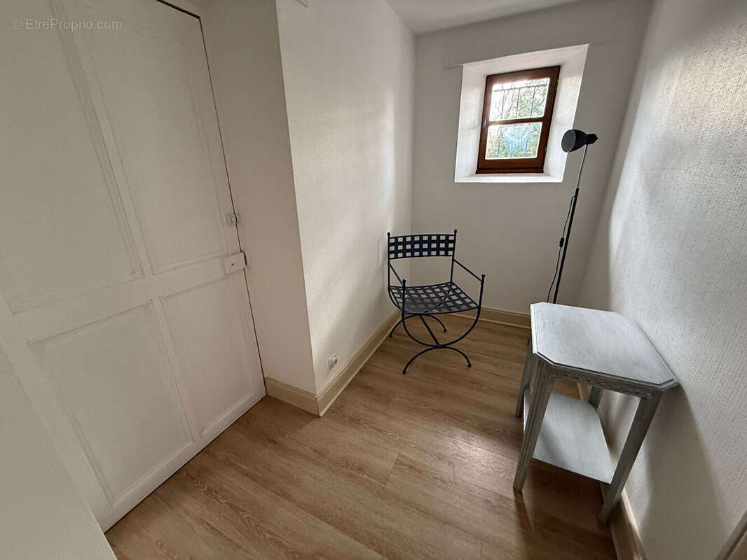 Maison à COMMELLE-VERNAY