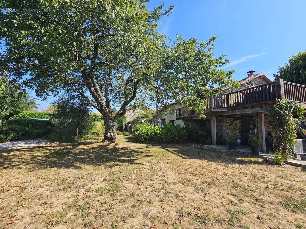 Une maison de campagne pleine de charme avec un gîte d'hôtes - photo 3
