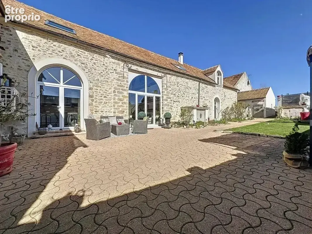 Maison 8 pièces 285 m² à vendre à La Grande-Paroisse (77130) - photo 2