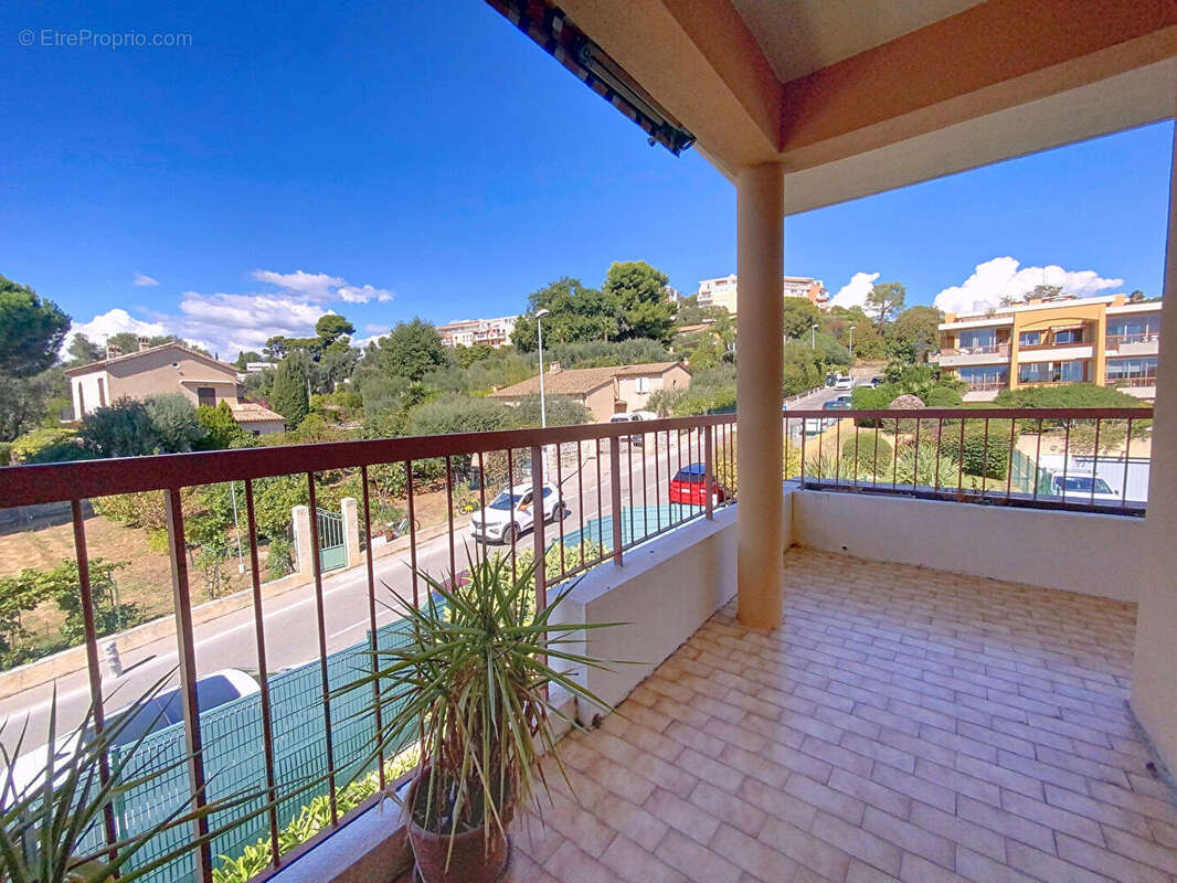 Appartement à SAINT-LAURENT-DU-VAR