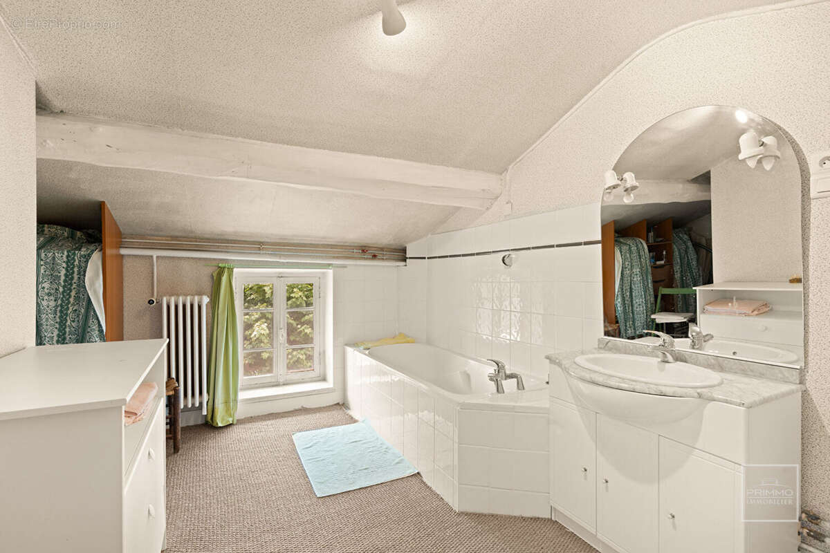 Maison à CHARBONNIERES-LES-BAINS