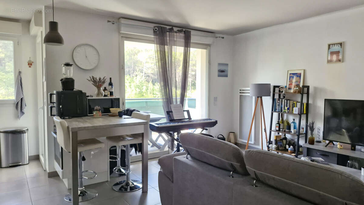 Appartement à CHATEAUNEUF-LE-ROUGE