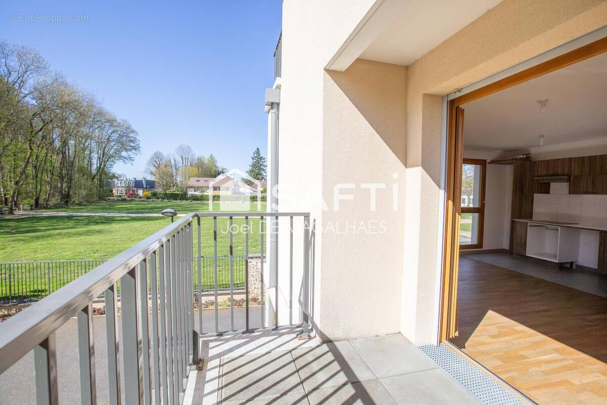 Photo 1 - Appartement à LE MESNIL-SAINT-DENIS