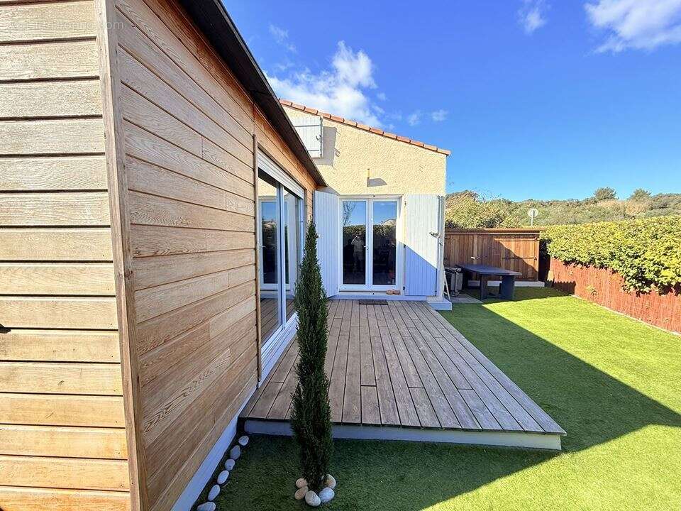 Maison à VIC-LA-GARDIOLE