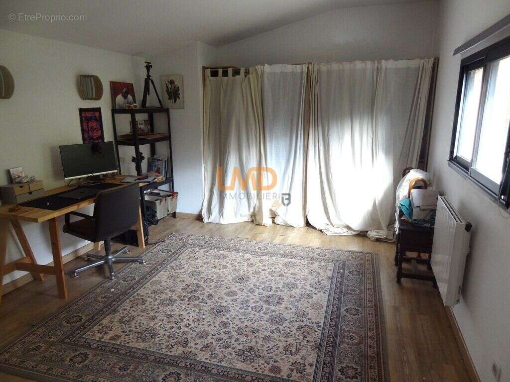 Maison à SAINT-FRONT-DE-PRADOUX