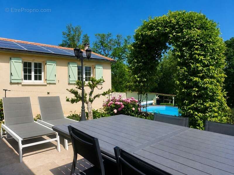 Belle Maison de plain pied avec 4 chambres et jardin arboré - à vendre - 6 pièces - ALLEZ ET CAZENEUVE (47) - photo 3