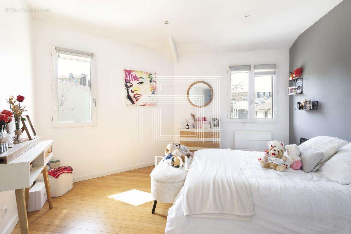 Maison à LA GARENNE-COLOMBES