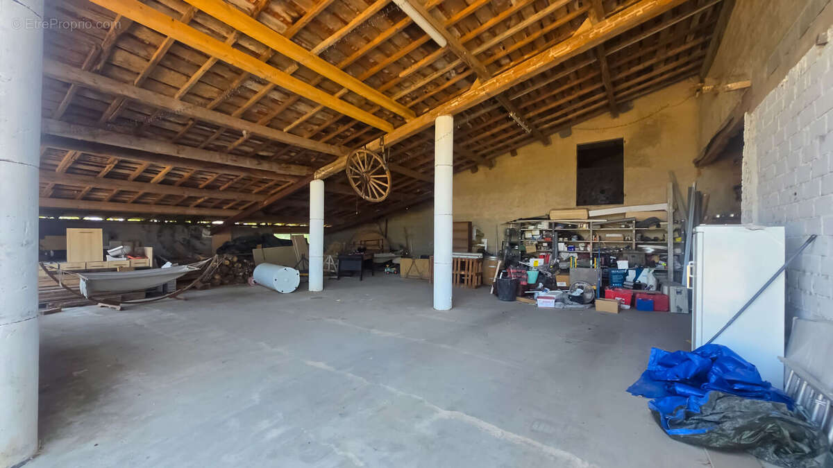 Authenticité et charme : Ancien corps de ferme rénové avec dépendances à Brens - photo 12