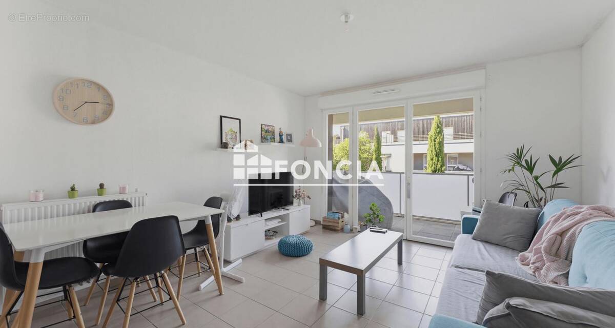 Appartement à PAREMPUYRE