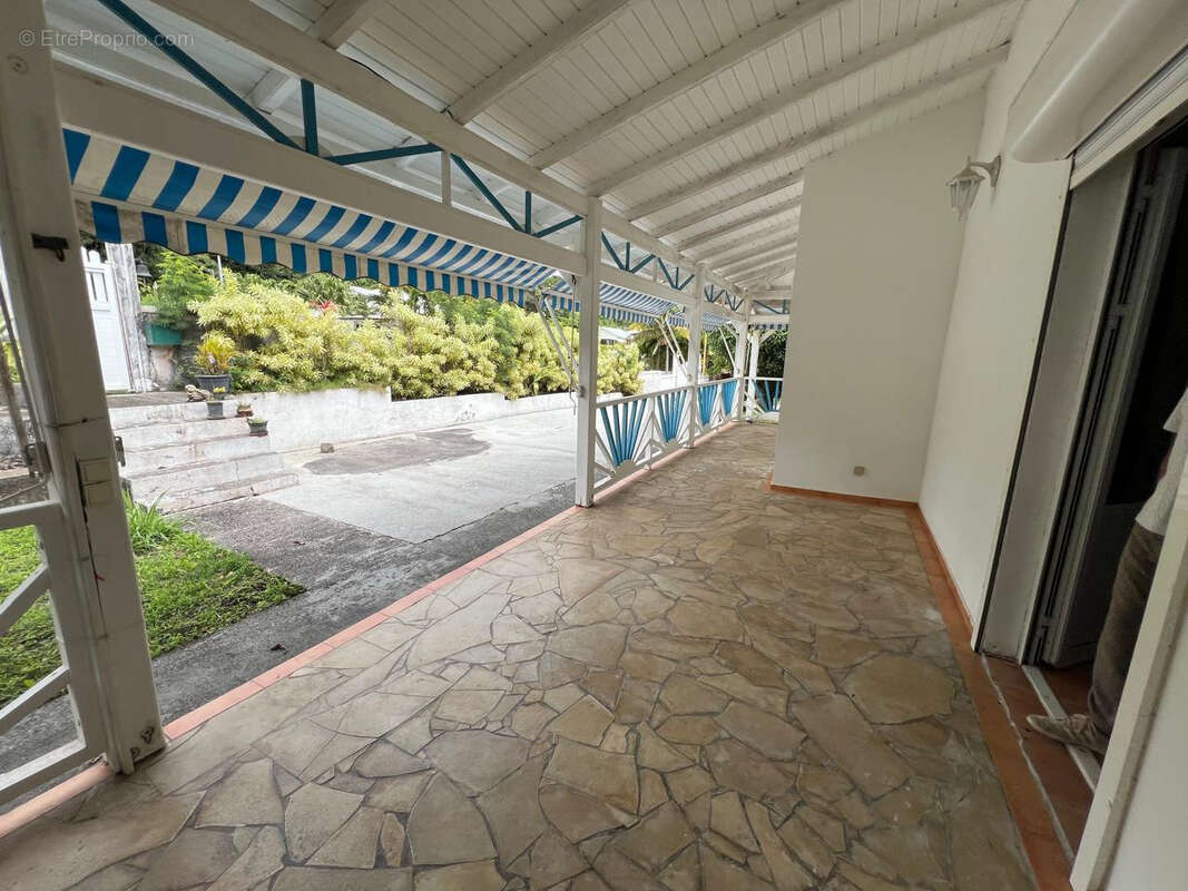 Belle villa F4-F5 à vendre à Saint-Claude avec belle vue montagne en EXCLUSIVITÉ - photo 16