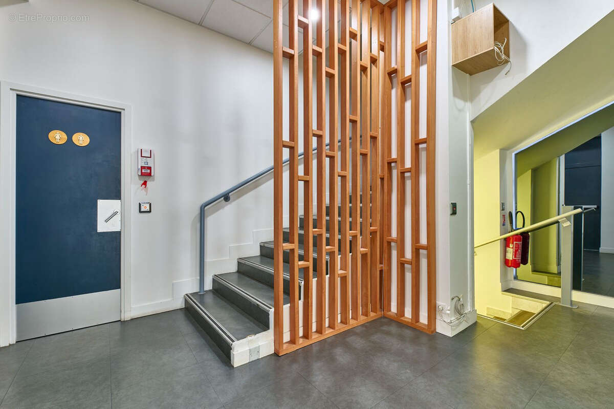 Commerce à PARIS-9E