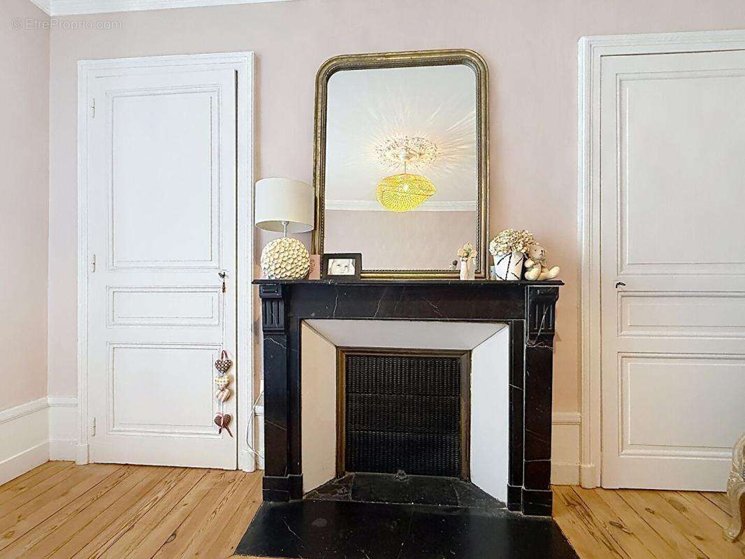 Appartement d'exception de 155 m² dans un ancien hôtel particulier. VANNES HYPER CENTRE - photo 11