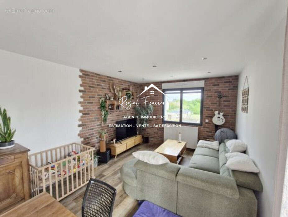 Espace salon  - Maison à CHATELLERAULT