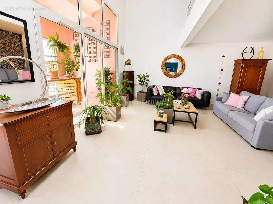 Superbe T3 duplex de standing – Dernier étage avec loggia et garage - photo 3