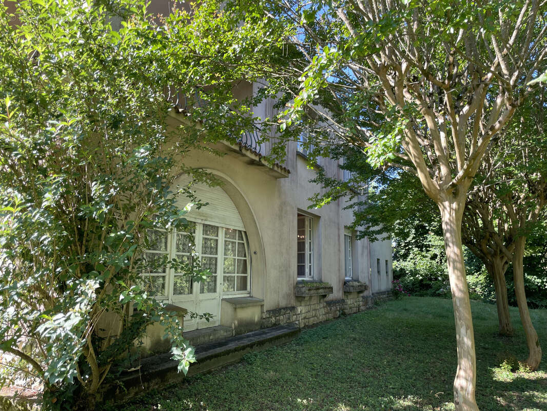 Maison à MOULIETS-ET-VILLEMARTIN