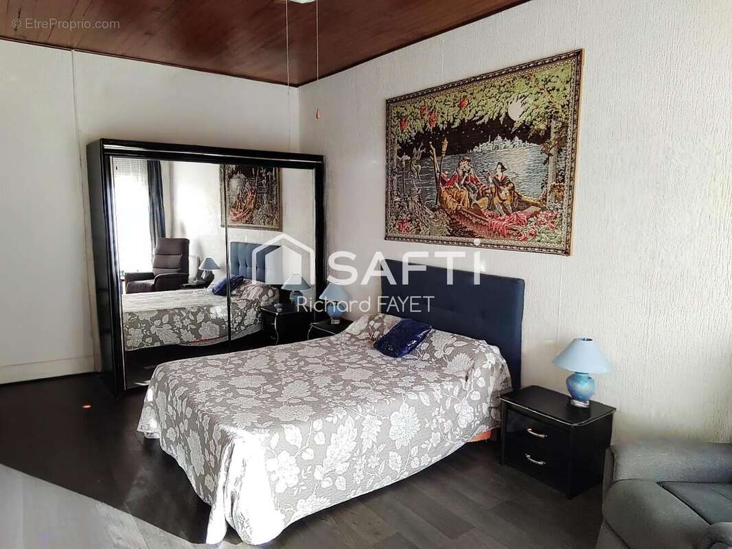 Maison 195 m² à Sainte-Ramee  - photo 3