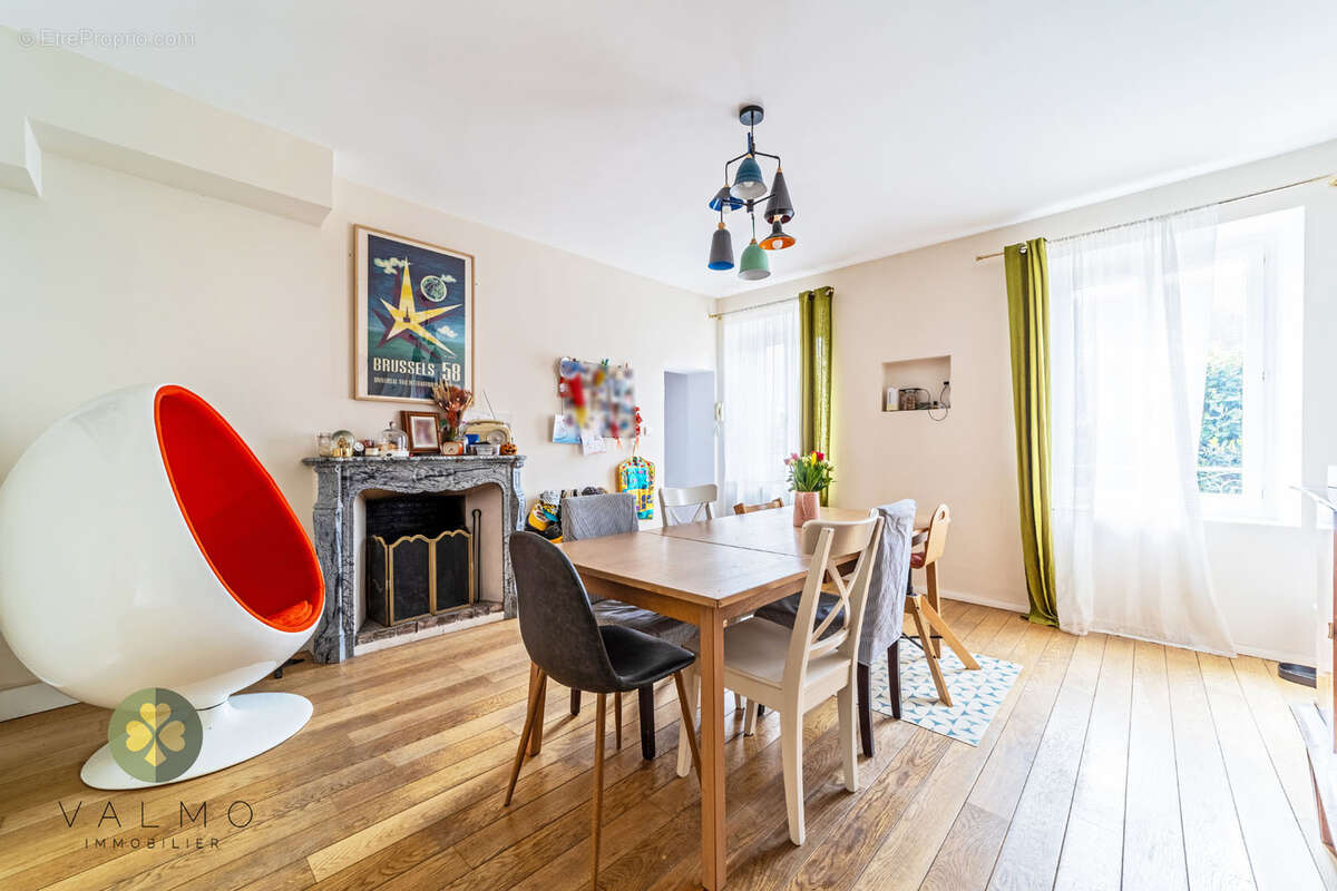 Maison à LA QUEUE-LES-YVELINES