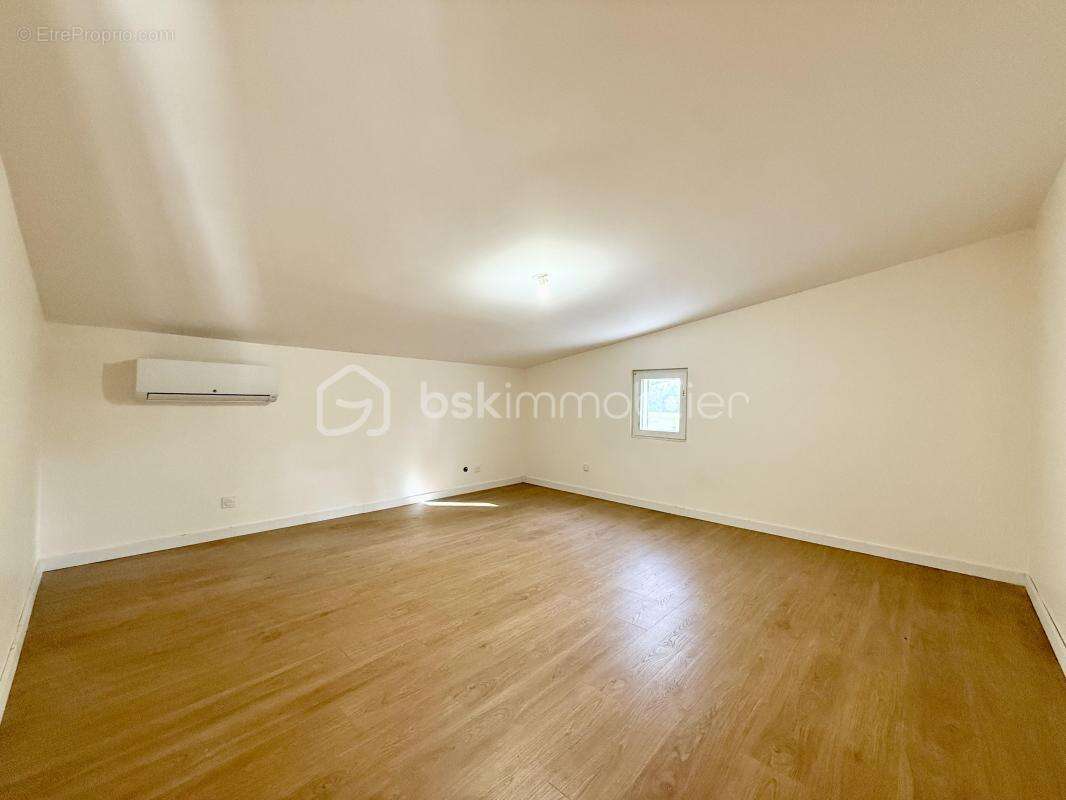 Maison à LA ROCHE-CHALAIS