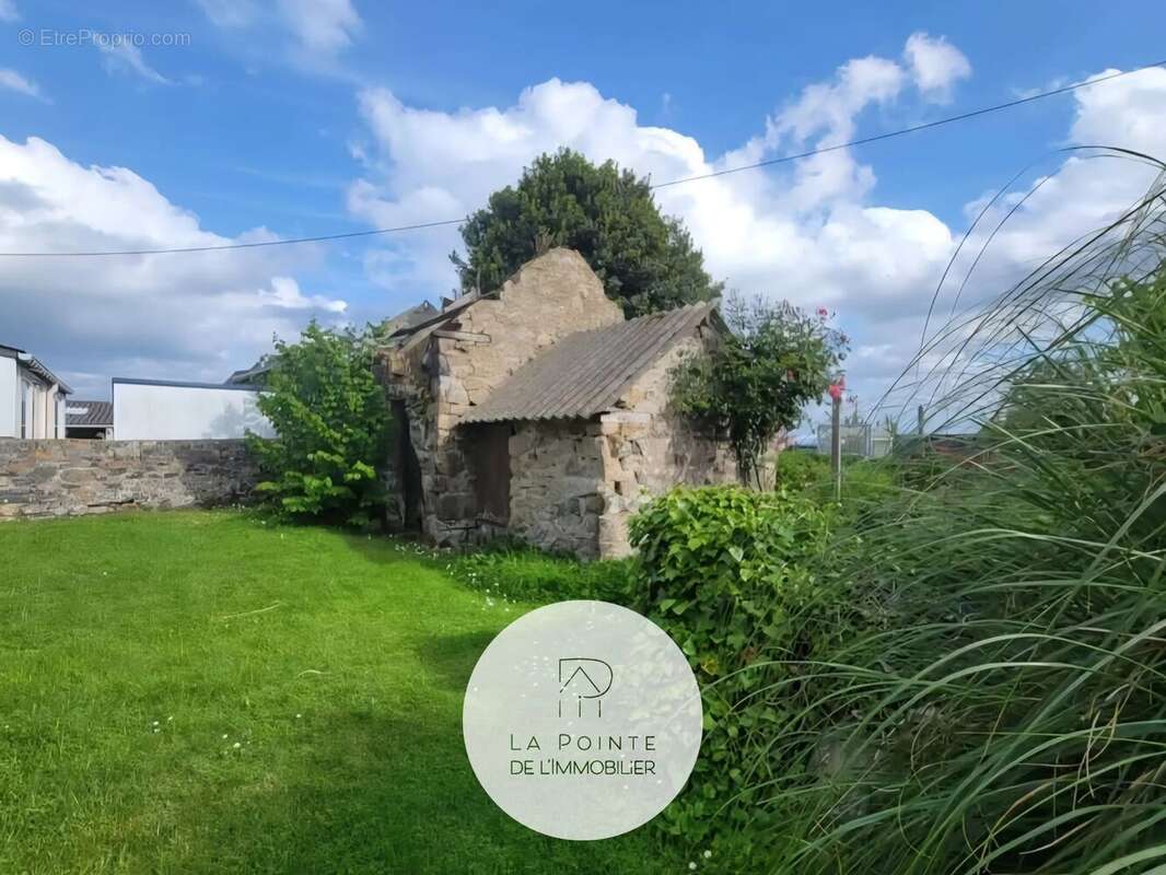 Maison en pierre à rénover sur 600 m² de terrain – Morieux - photo 3