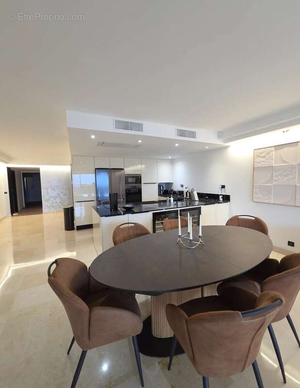 Appartement à SAINT-LAURENT-DU-VAR