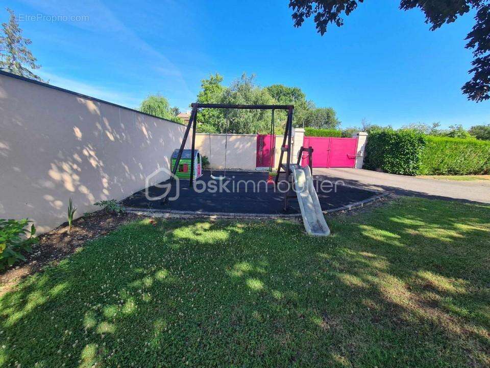 Maison à VOUNEUIL-SOUS-BIARD