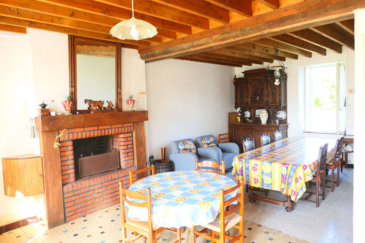 Maison à SAINT-GEORGES-DE-ROUELLEY