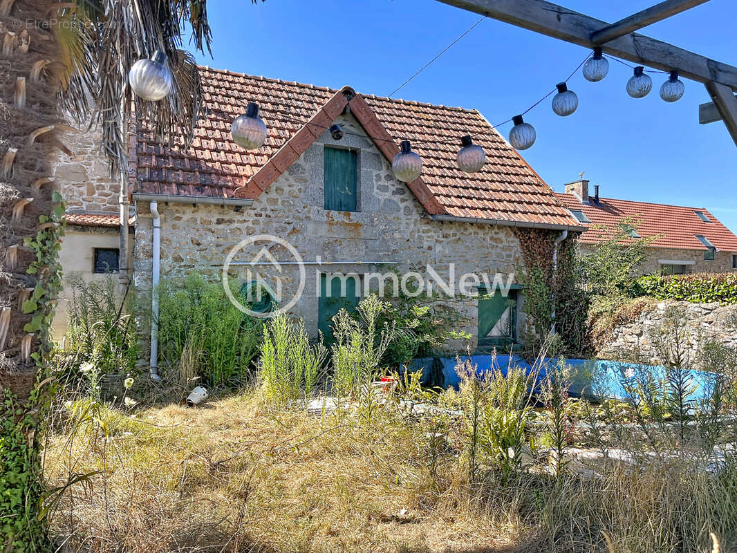 Maison en pierre 110 m2   Terrain 1 025 m2   SAINT-MICHEL-DES-LOUPS (50610) - photo 11