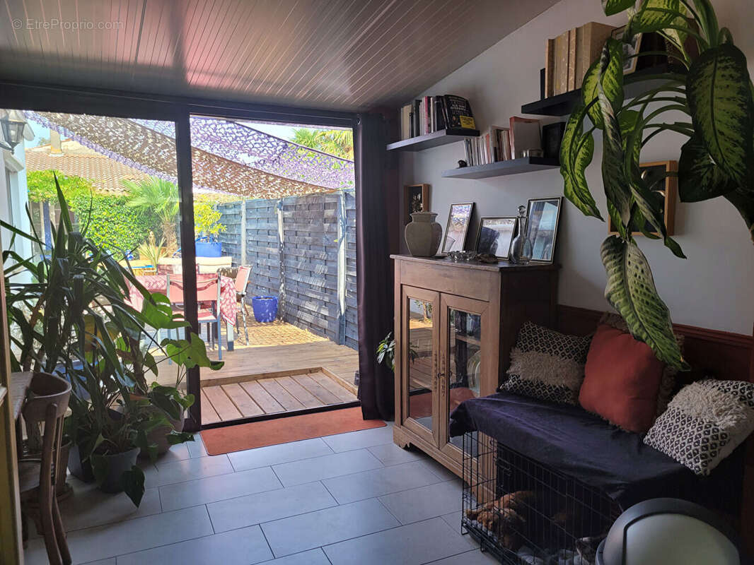 ROCHEFORT secteur calme maison de 93 m² de type 4 avec jardin intimiste - photo 5