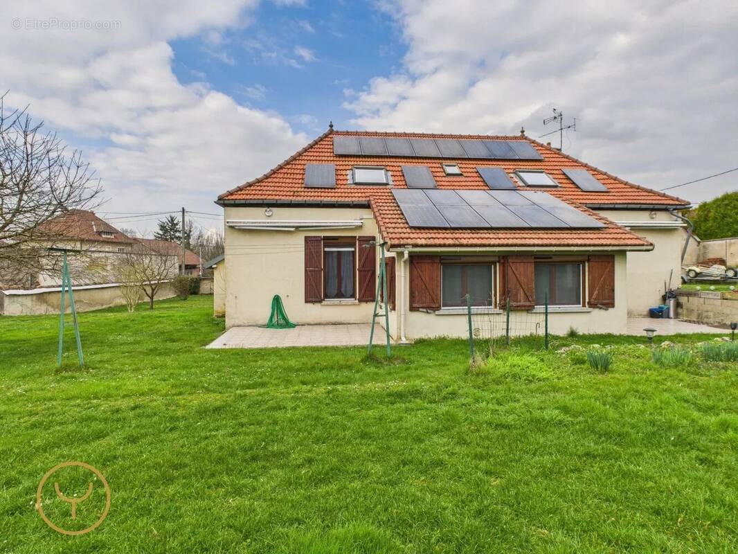 Maison à CHARNY-LE-BACHOT