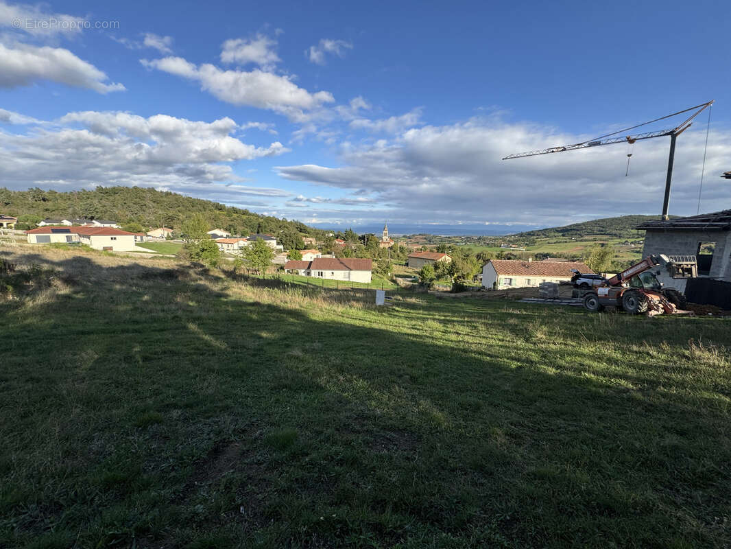 Terrain à VINZIEUX