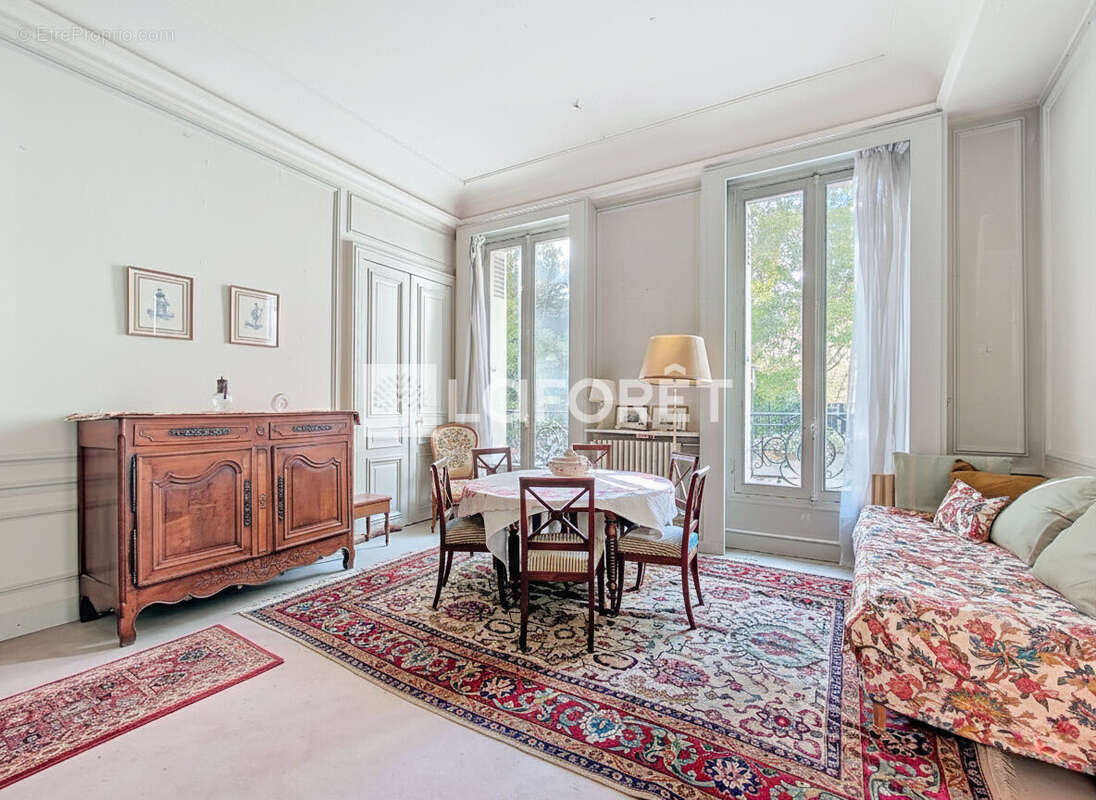 Appartement à PARIS-8E