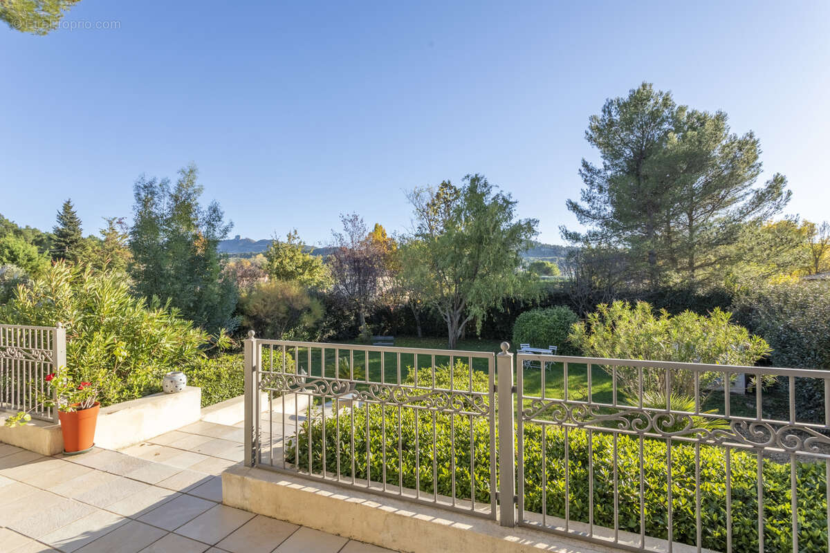 Maison à SIMIANE-COLLONGUE