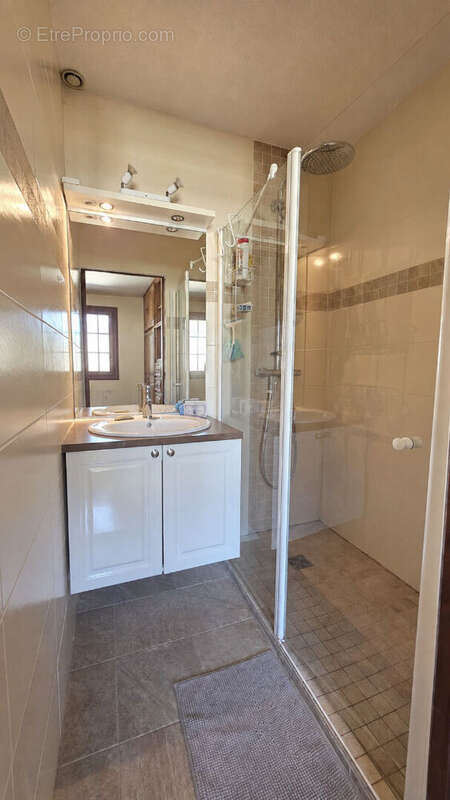 Maison familiale confort plain pied sous sol et  jardin - photo 7