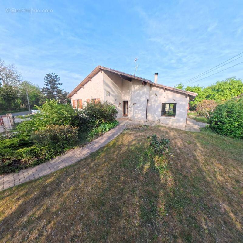 Maison à SAINT-ROMAIN-DE-JALIONAS