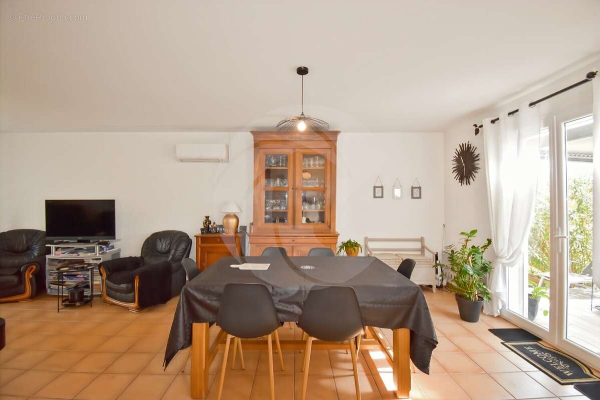 Maison à NEGREPELISSE